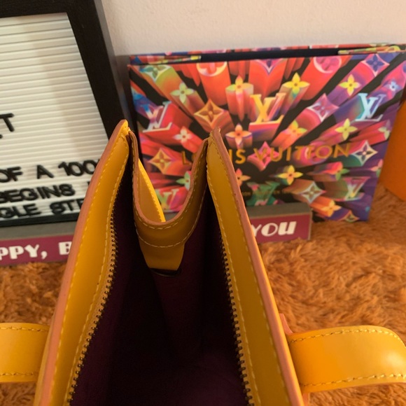 SOLD💯 Authentic LV St Jacques GM Yellow Epi leath - Picture 5 of 16